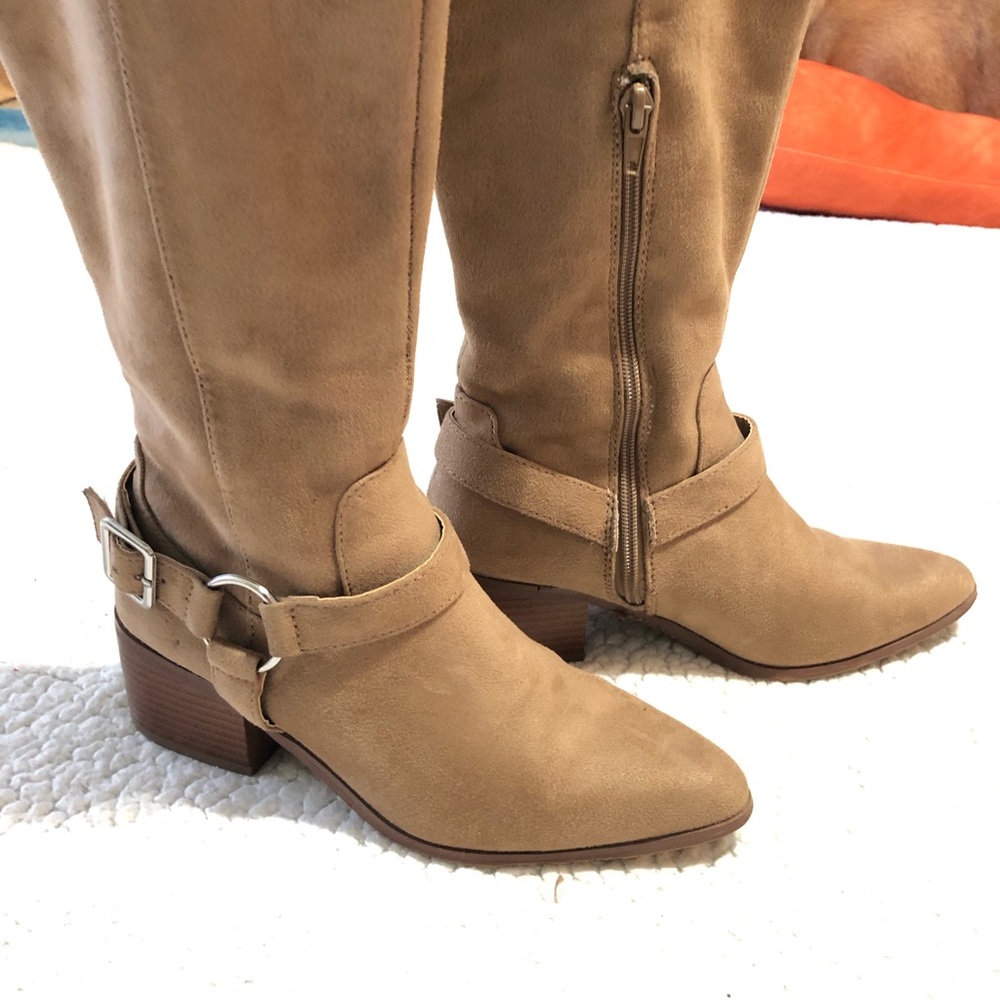Western country suede like material tan heel boots 👢